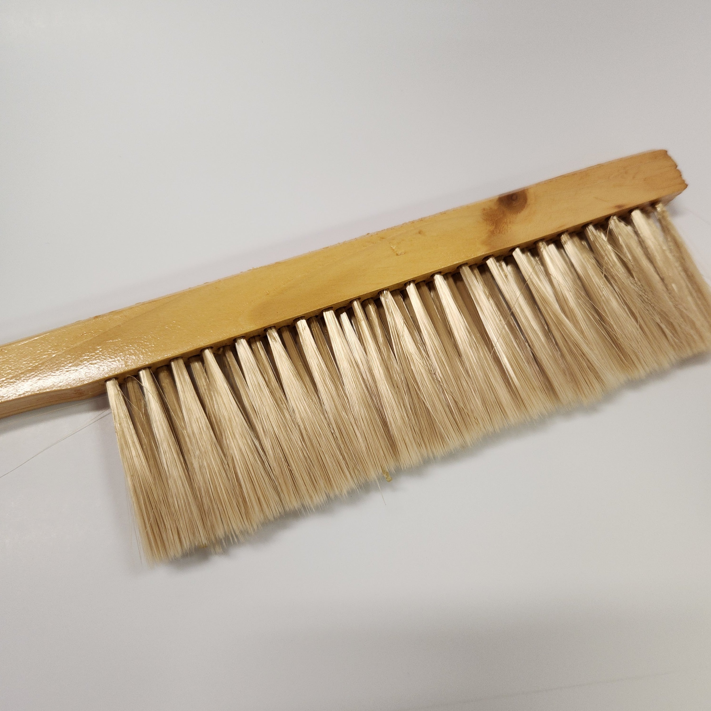 Bienenbürste mit Holzgriff Bienenbürste mit Holzgriff